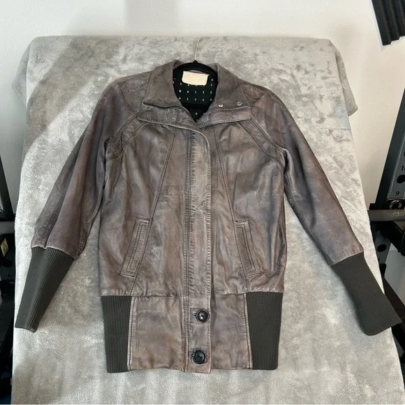 Women's Brown Leather Bomber Jacket with Ribbed Cuffs and Waistband - Picture 4 of 16